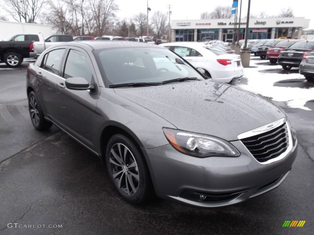 2013 200 S Sedan - Tungsten Metallic / Black photo #1
