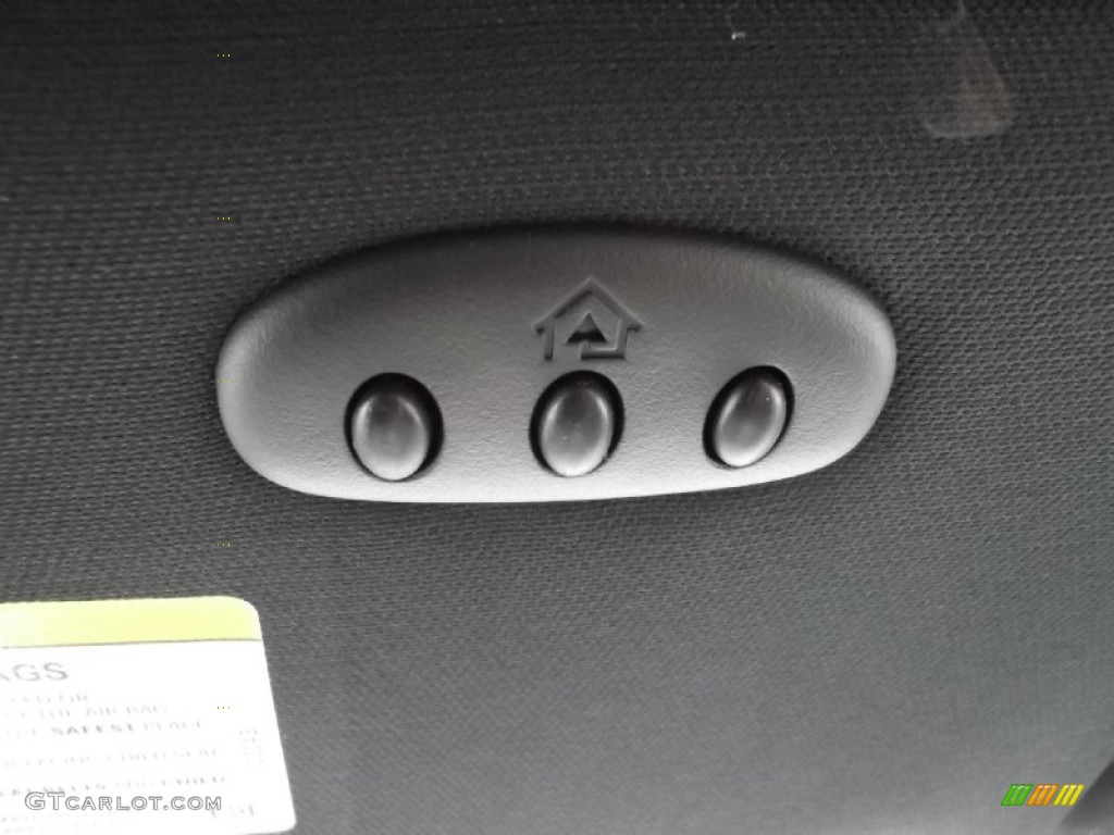 2013 200 S Sedan - Tungsten Metallic / Black photo #25