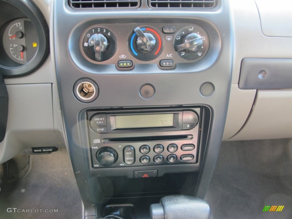 2002 Nissan Xterra SE V6 4x4 Controls Photo #75238701