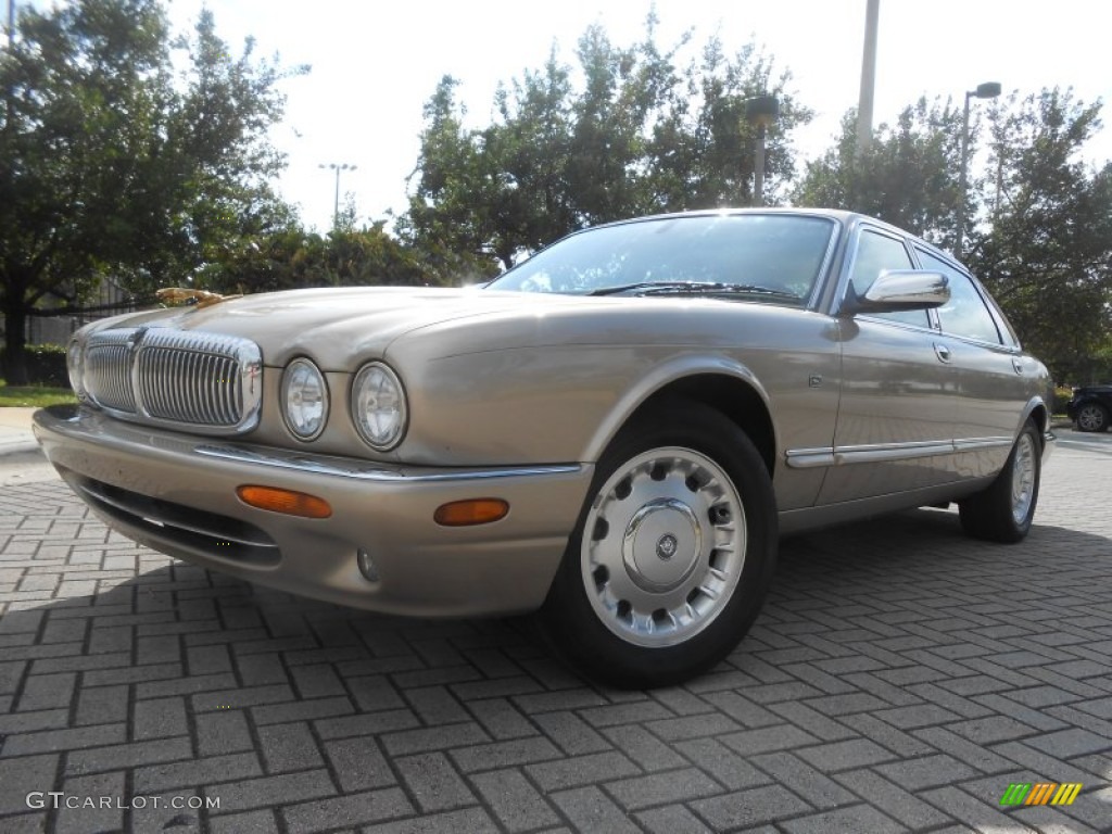 2000 XJ Vanden Plas - Topaz Metallic / Cashmere photo #1