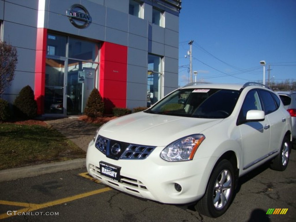 2011 Rogue SV AWD - Pearl White / Black photo #1