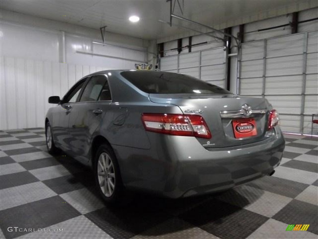 2011 Camry XLE - Aloe Green Metallic / Bisque photo #5