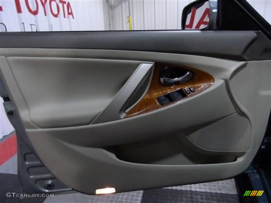 2011 Camry XLE - Aloe Green Metallic / Bisque photo #9