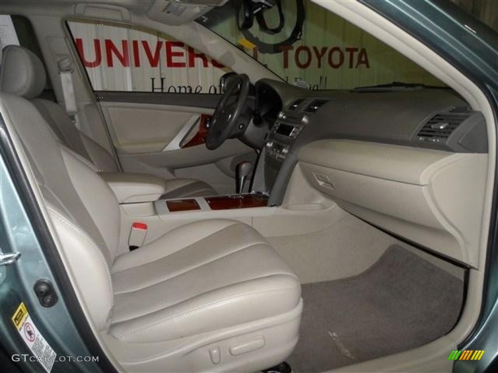 2011 Camry XLE - Aloe Green Metallic / Bisque photo #17