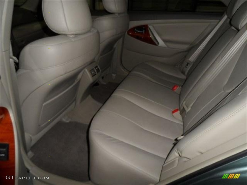 2011 Camry XLE - Aloe Green Metallic / Bisque photo #21