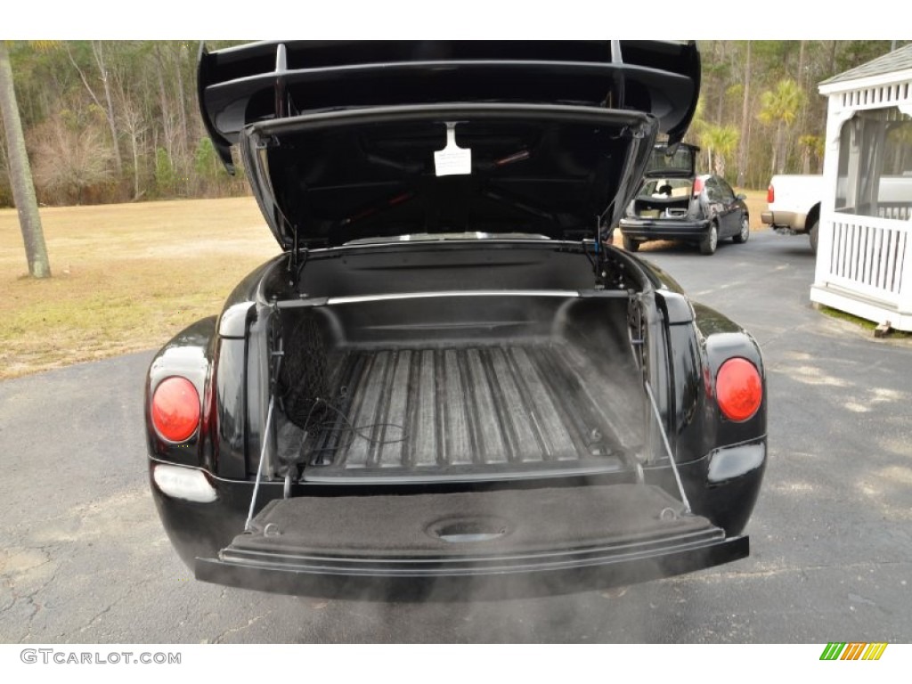 2004 Chevrolet SSR Standard SSR Model Trunk Photo #75253038