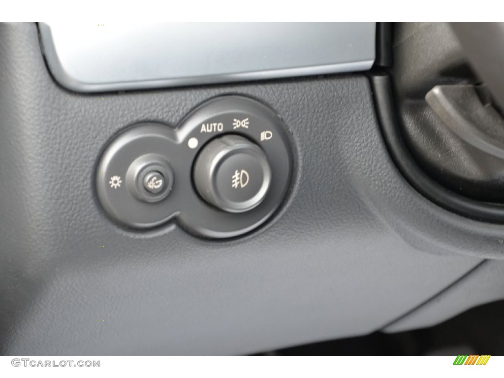 2004 Chevrolet SSR Standard SSR Model Controls Photo #75253120
