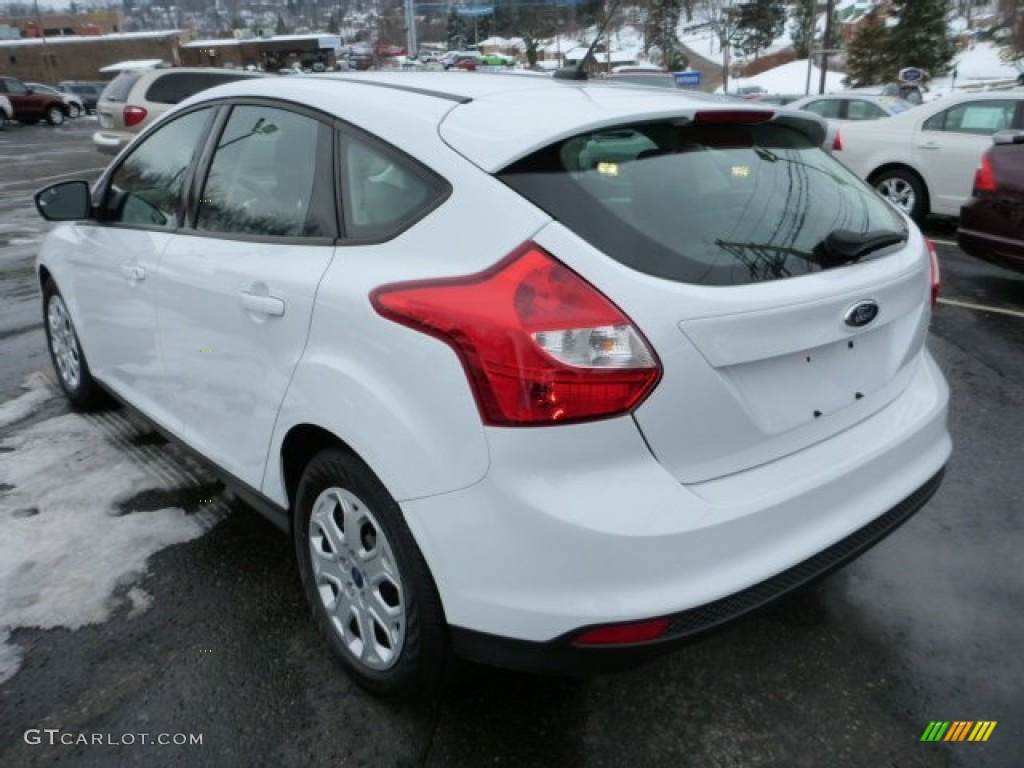 2012 Focus SE 5-Door - Oxford White / Stone photo #4