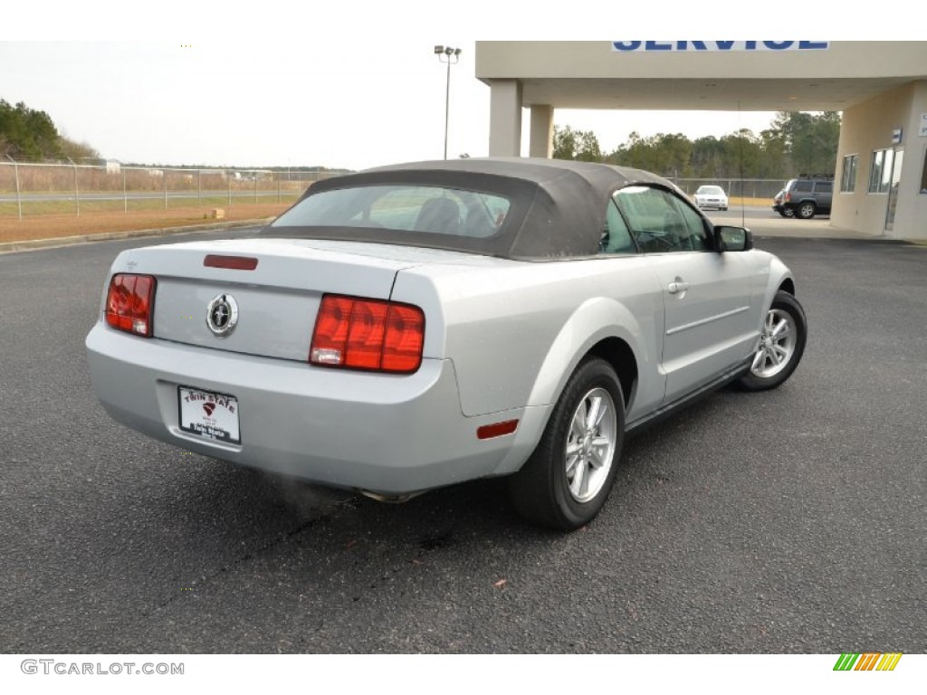 2007 Mustang V6 Deluxe Convertible - Satin Silver Metallic / Dark Charcoal photo #5