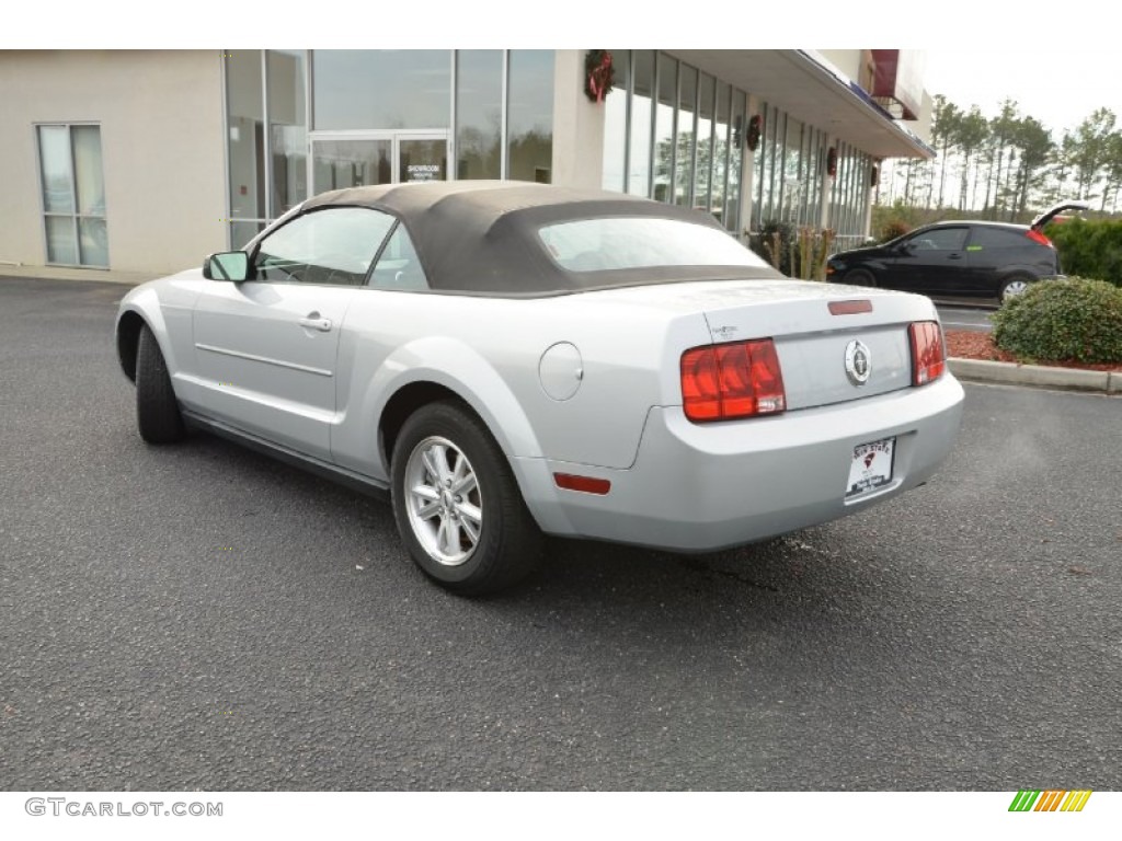 2007 Mustang V6 Deluxe Convertible - Satin Silver Metallic / Dark Charcoal photo #7