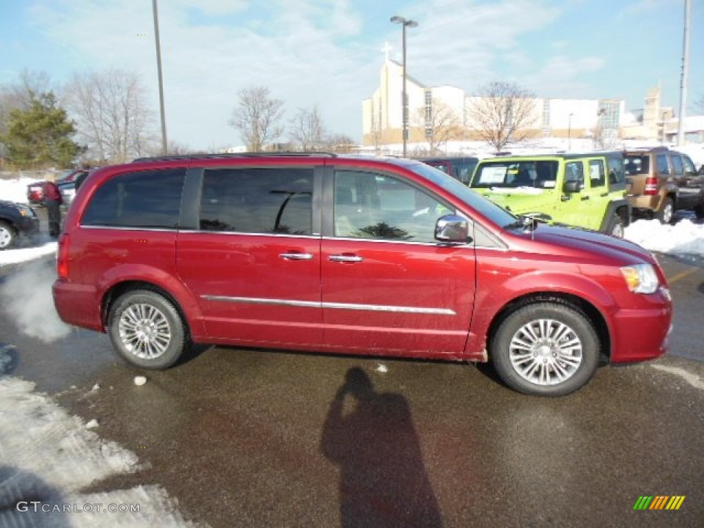 2013 Town & Country Touring - L - Deep Cherry Red Crystal Pearl / Black/Light Graystone photo #5