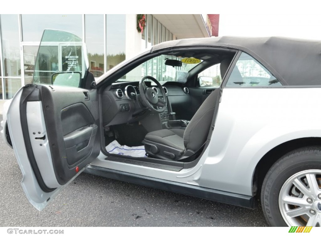 2007 Mustang V6 Deluxe Convertible - Satin Silver Metallic / Dark Charcoal photo #11