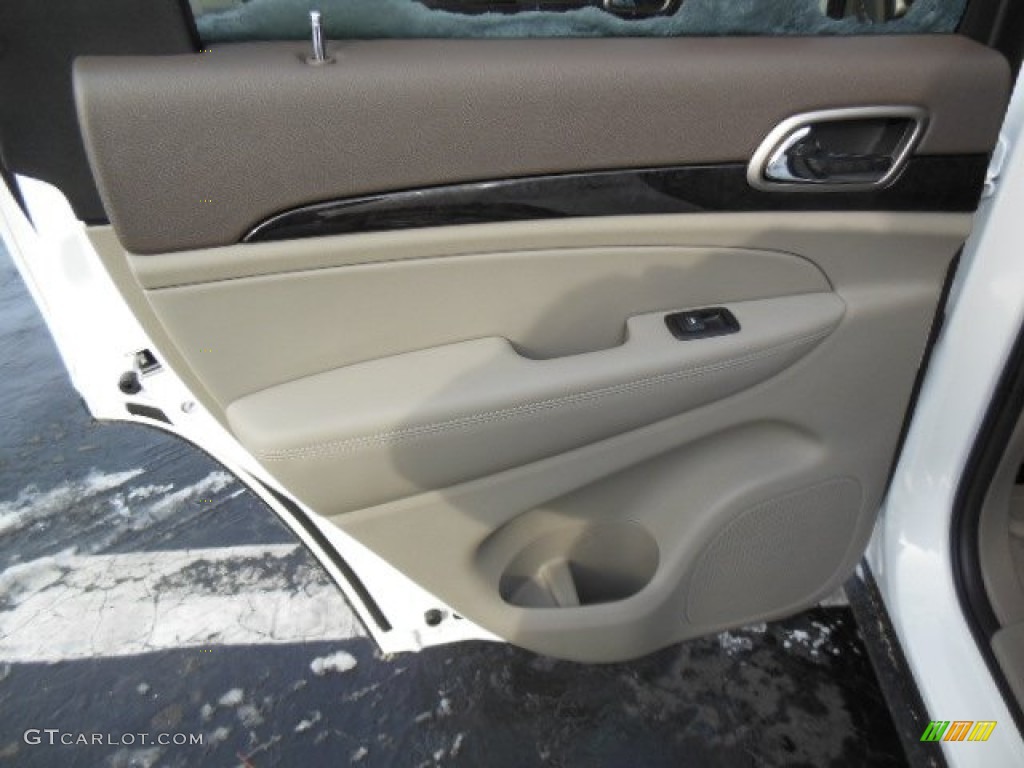 2013 Grand Cherokee Laredo X Package 4x4 - Bright White / Dark Graystone/Medium Graystone photo #14