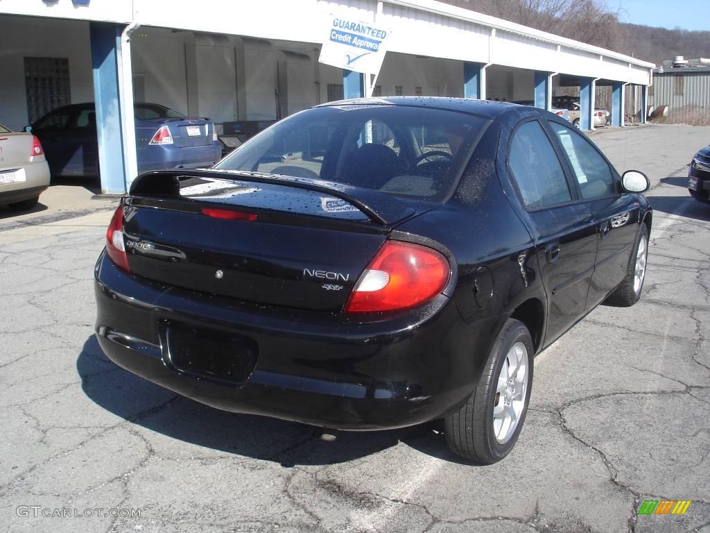 2002 Neon SXT - Black Clearcoat / Dark Slate Gray photo #2