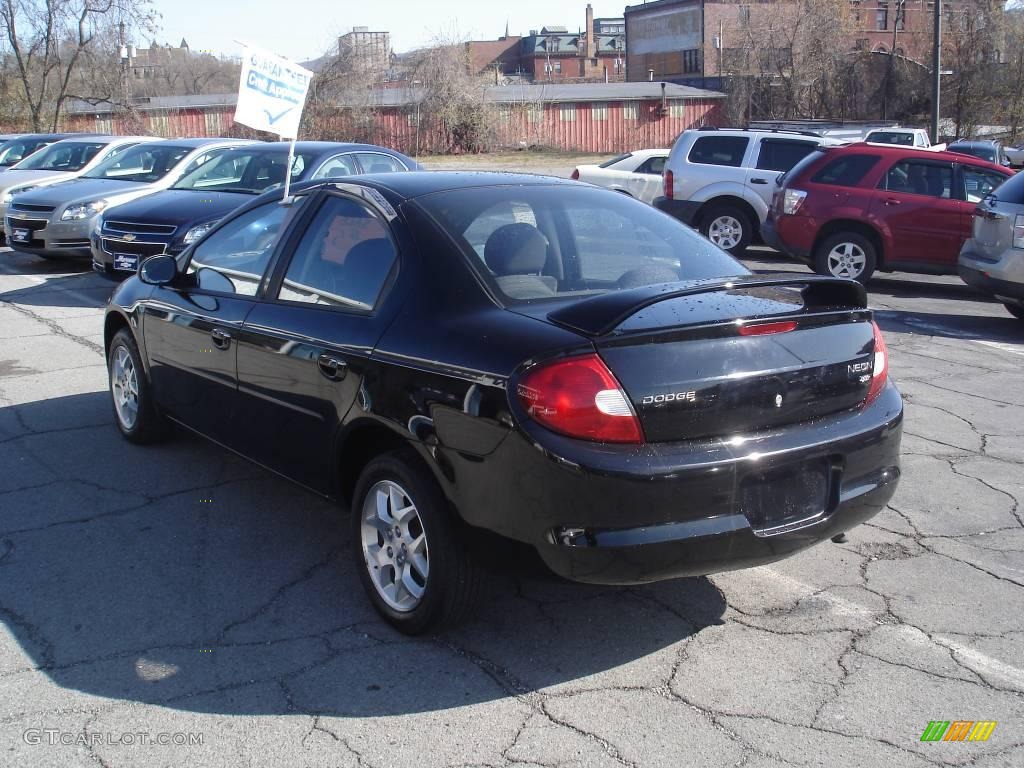 2002 Neon SXT - Black Clearcoat / Dark Slate Gray photo #4