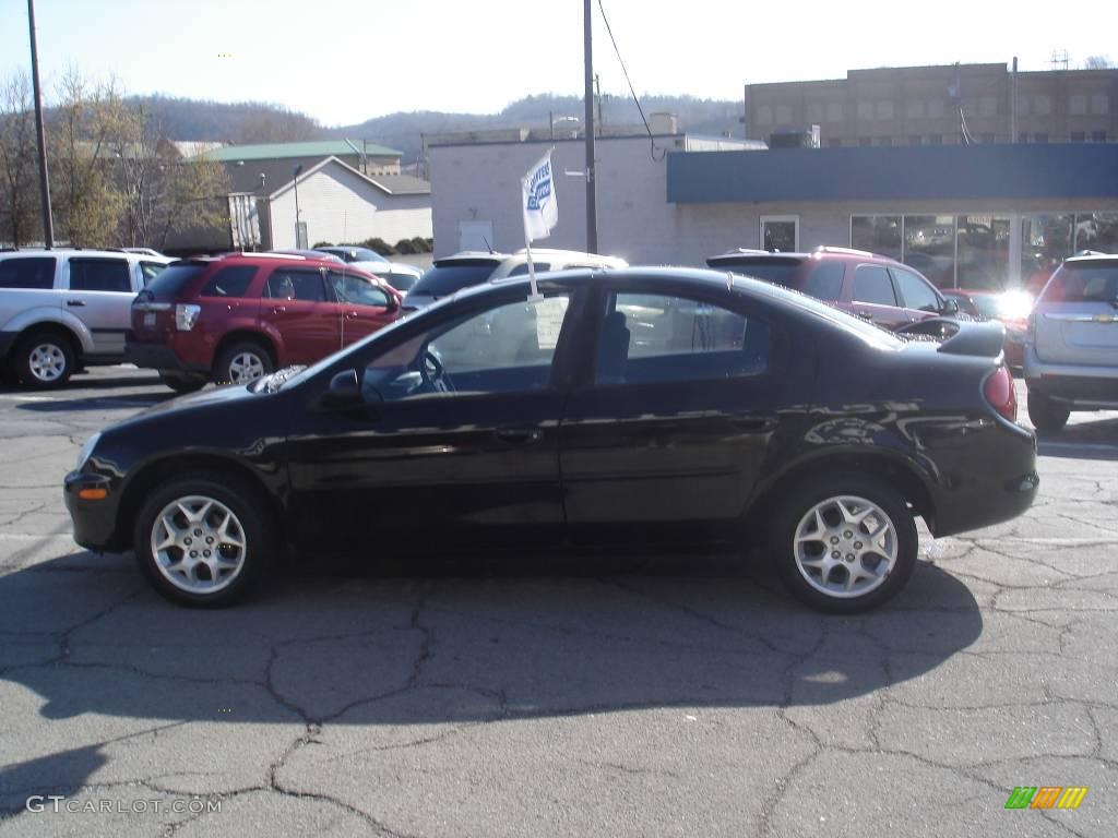 2002 Neon SXT - Black Clearcoat / Dark Slate Gray photo #5