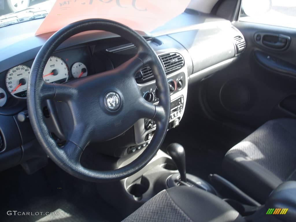 2002 Neon SXT - Black Clearcoat / Dark Slate Gray photo #7