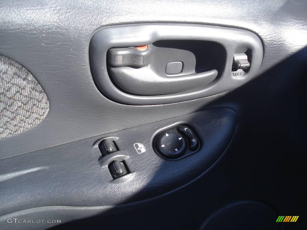 2002 Neon SXT - Black Clearcoat / Dark Slate Gray photo #21