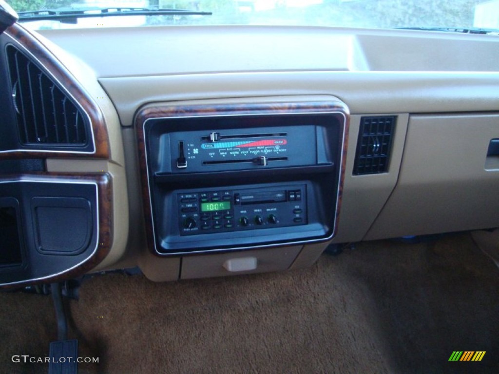 1988 Ford F250 XLT Lariat Regular Cab Controls Photo #75266380