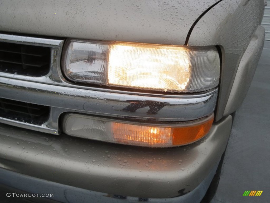 2002 Suburban 1500 LT - Light Pewter Metallic / Medium Gray/Neutral photo #8