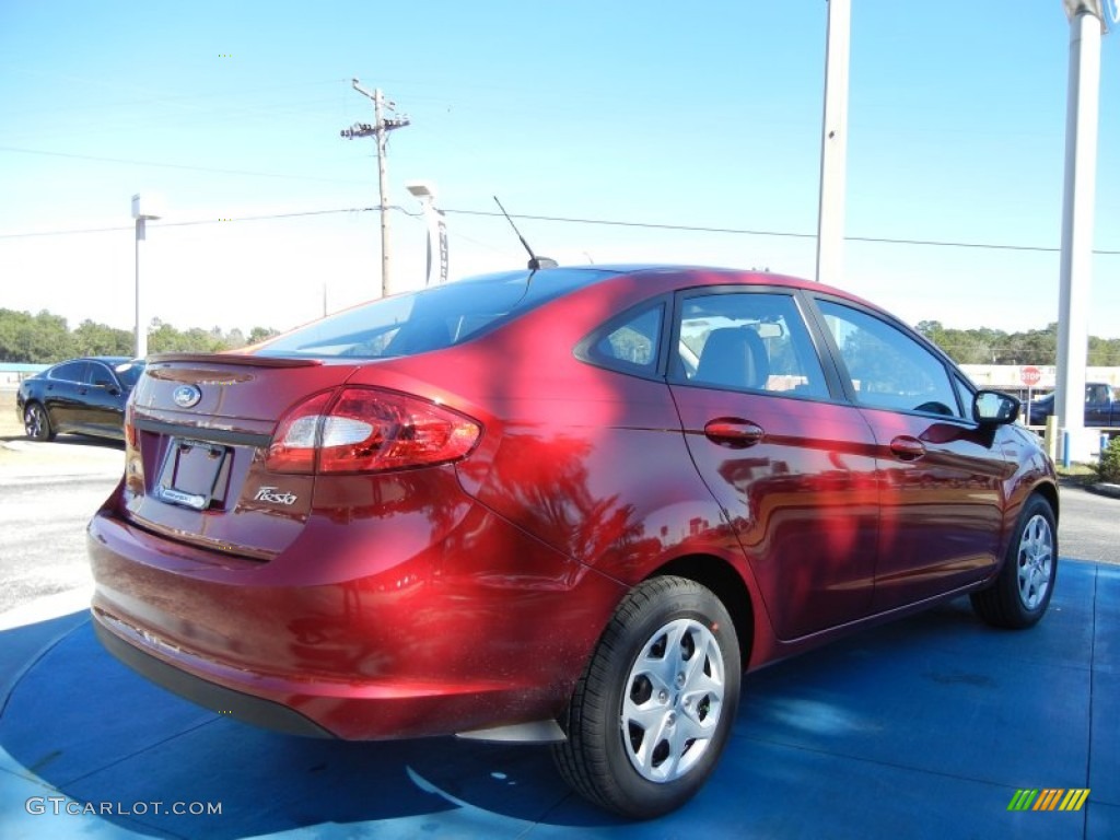 2013 Fiesta SE Sedan - Ruby Red / Charcoal Black photo #3