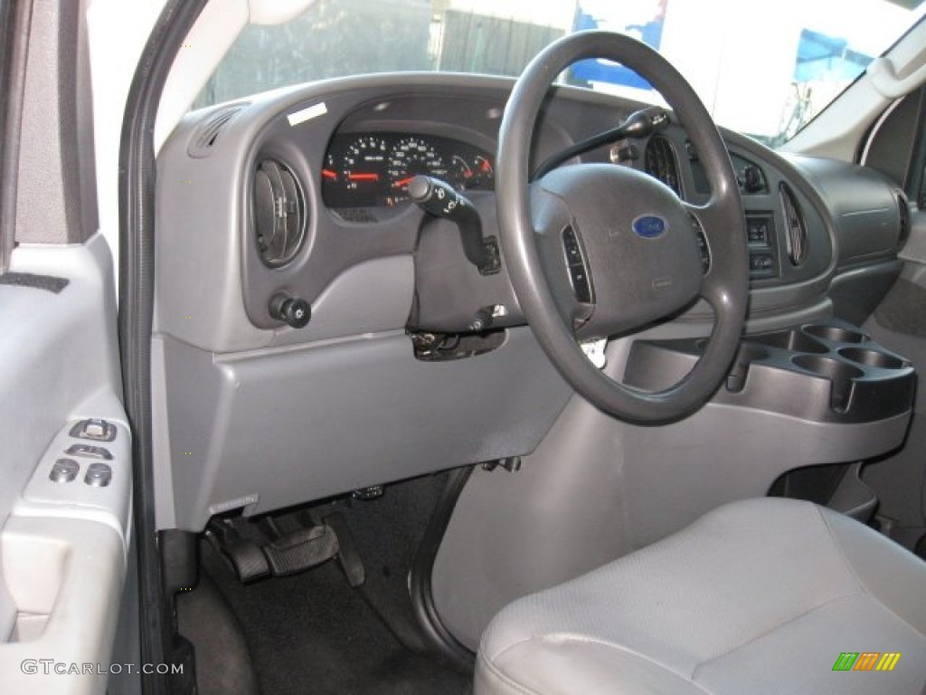 2007 E Series Van E350 Super Duty Commercial Utility - Oxford White / Medium Flint Grey photo #9