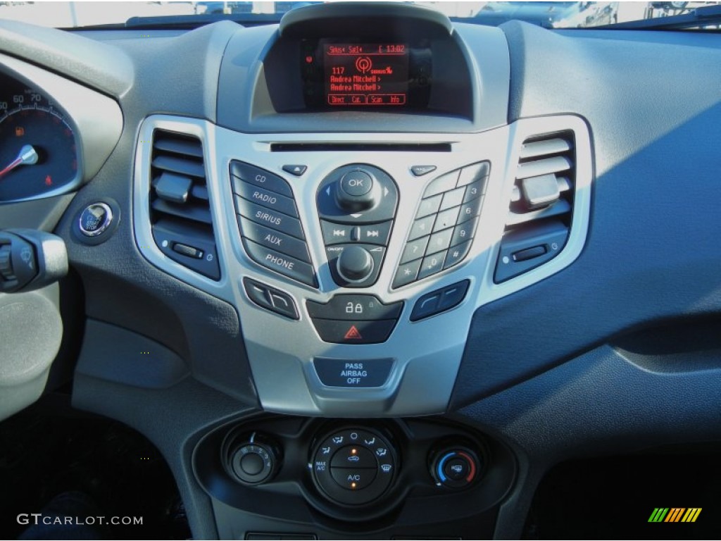 2013 Ford Fiesta Titanium Sedan Controls Photo #75273294