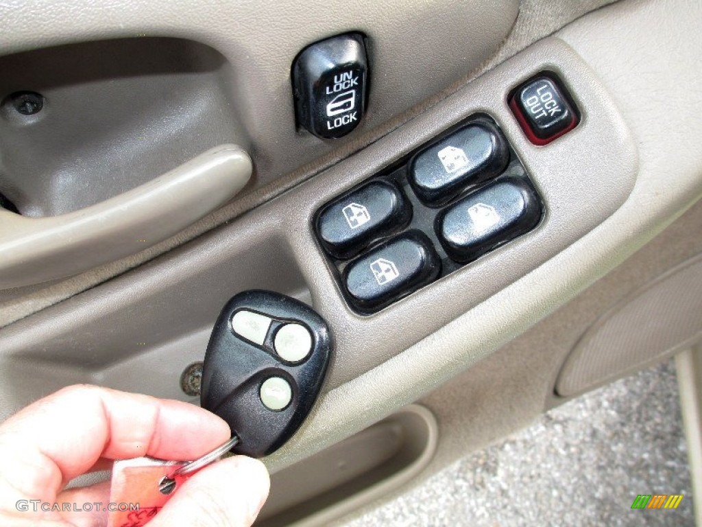 1998 Chevrolet Lumina LS Controls Photo #75273498
