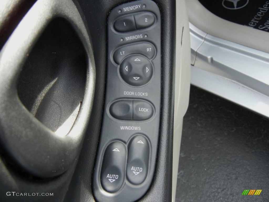 1998 Chevrolet Corvette Coupe Controls Photo #75274137