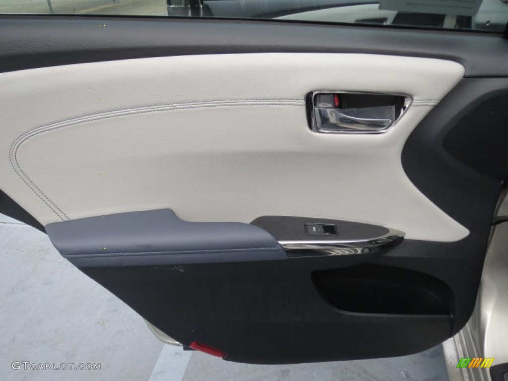 2013 Toyota Avalon Limited Light Gray Door Panel Photo #75274683