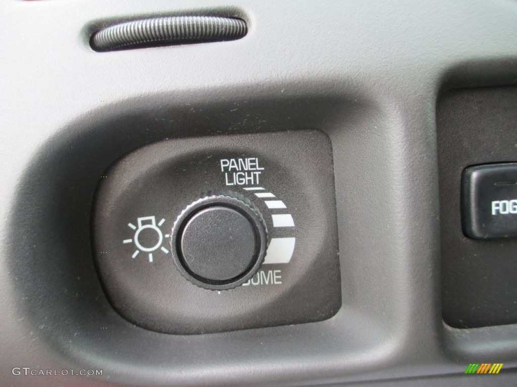 2005 Chevrolet Monte Carlo LT Controls Photo #75274832
