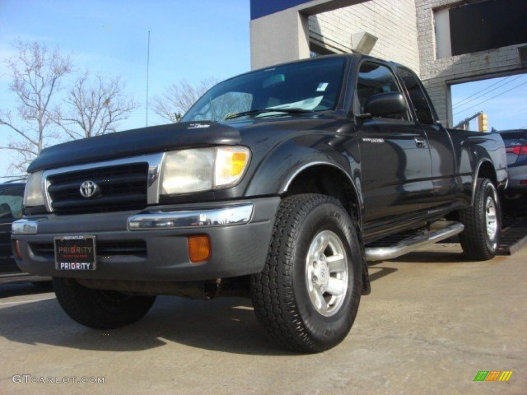 1999 Tacoma SR5 Extended Cab 4x4 - Black Metallic / Gray photo #1