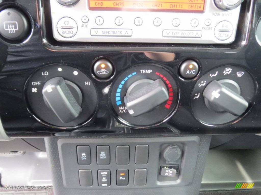2013 Toyota FJ Cruiser Standard FJ Cruiser Model Controls Photo #75278010