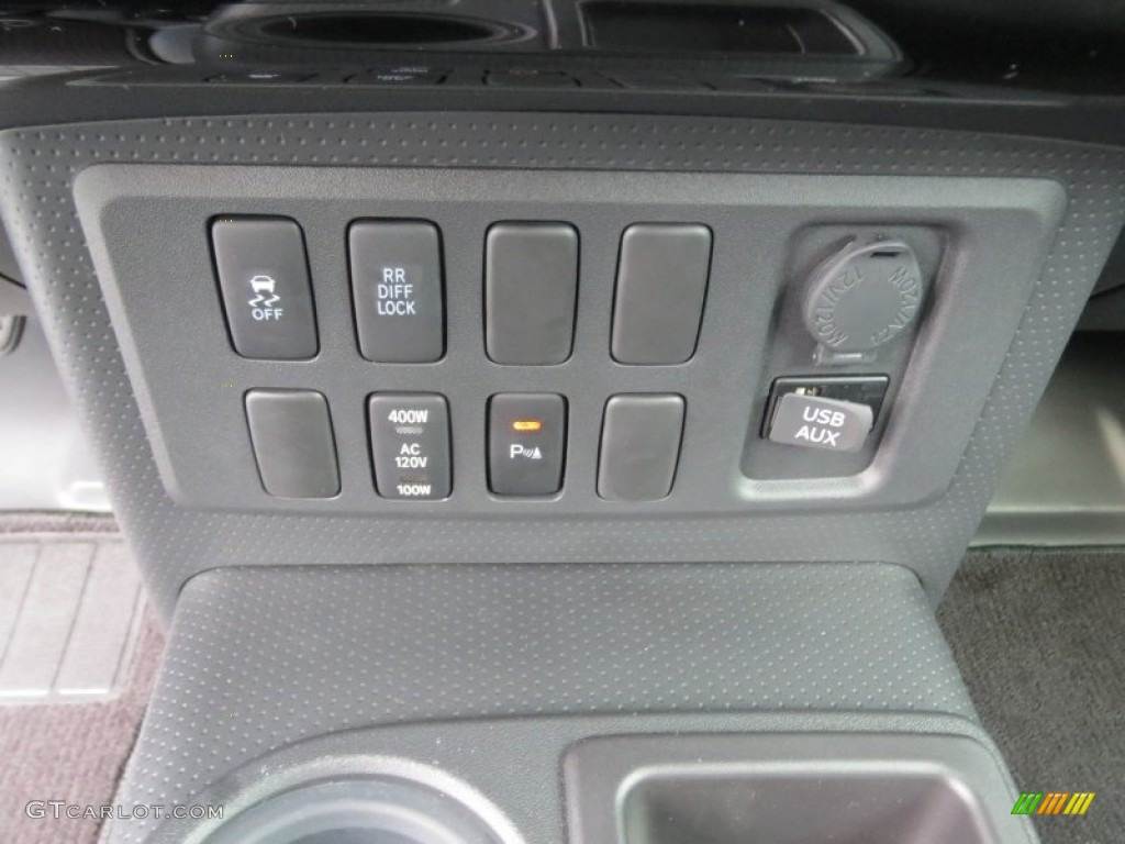 2013 Toyota FJ Cruiser Standard FJ Cruiser Model Controls Photo #75278022