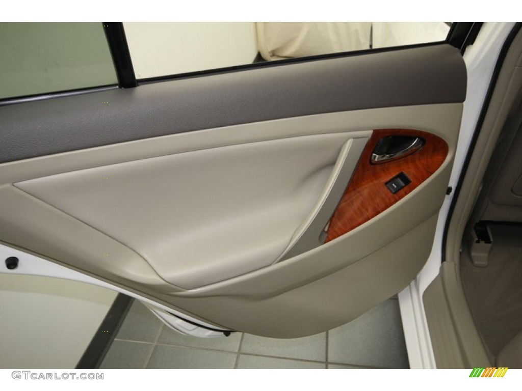 2010 Camry XLE V6 - Super White / Bisque photo #28