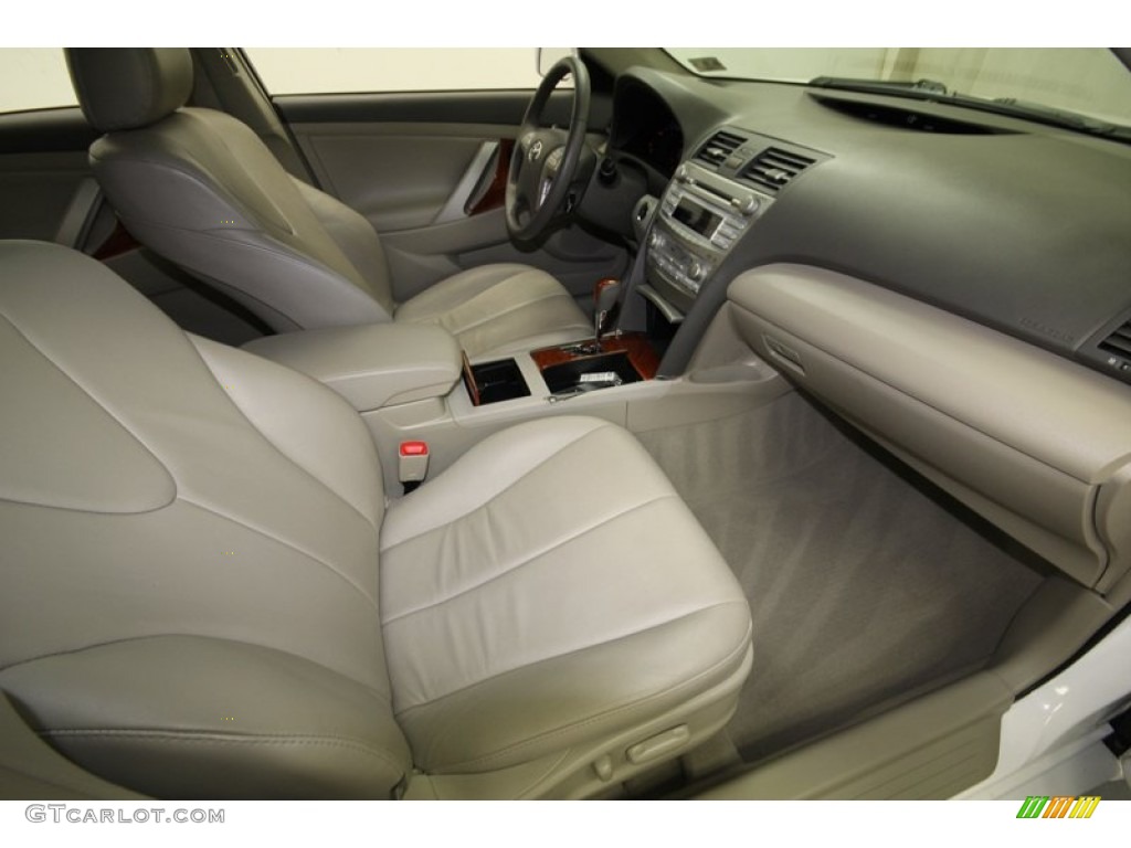 2010 Camry XLE V6 - Super White / Bisque photo #38