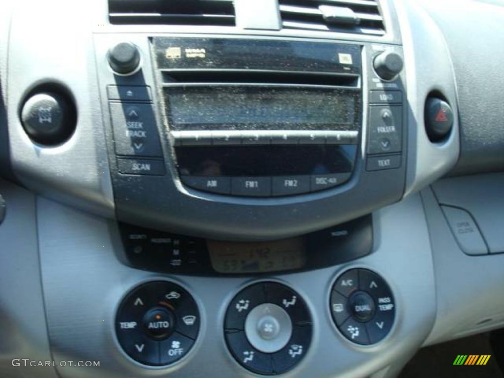 2006 RAV4 Limited 4WD - Classic Silver Metallic / Ash photo #18