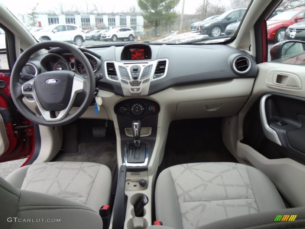 2011 Ford Fiesta SE Hatchback Dashboard Photos