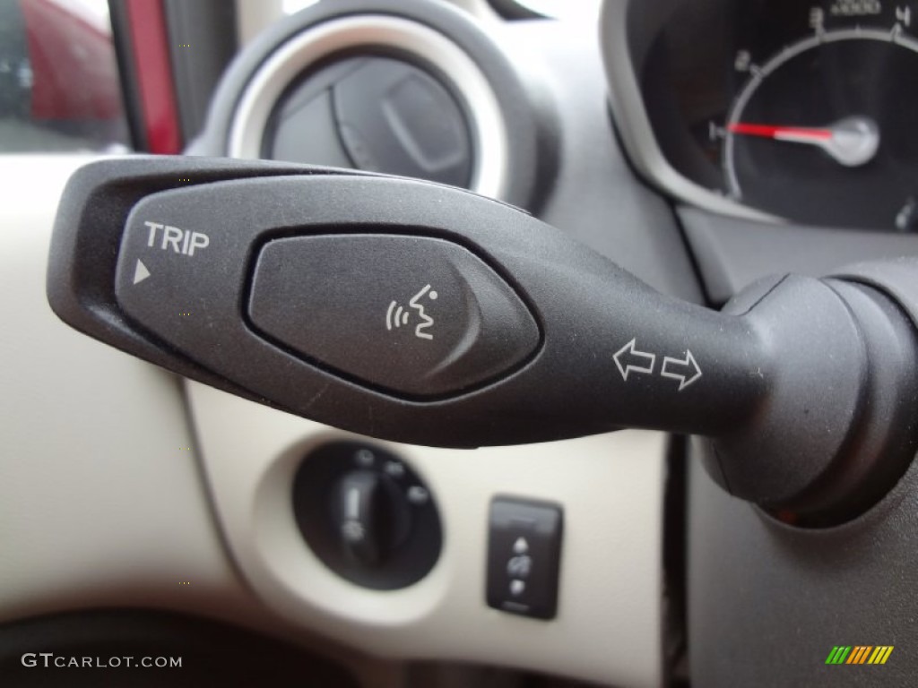 2011 Ford Fiesta SE Hatchback Controls Photo #75284223