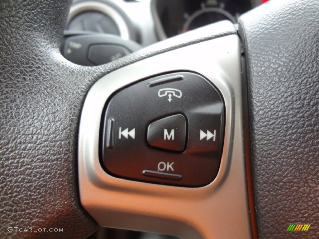2011 Ford Fiesta SE Hatchback Controls Photo #75284232