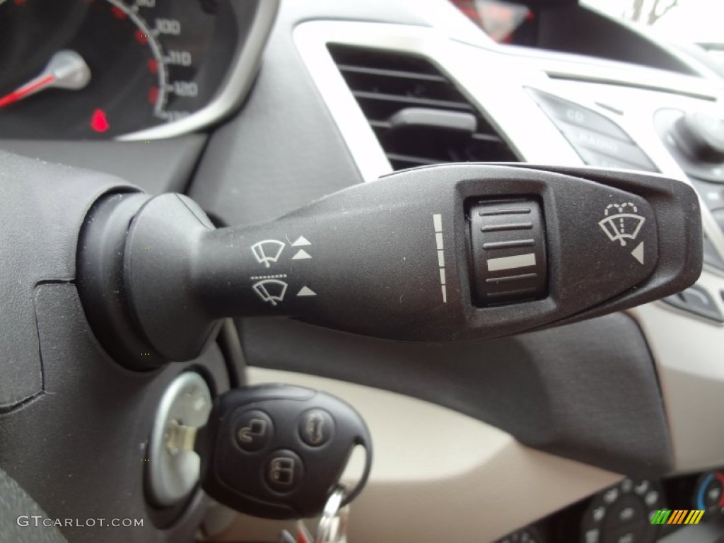 2011 Ford Fiesta SE Hatchback Controls Photo #75284259
