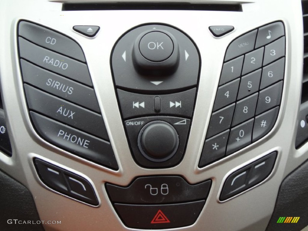 2011 Ford Fiesta SE Hatchback Controls Photo #75284286