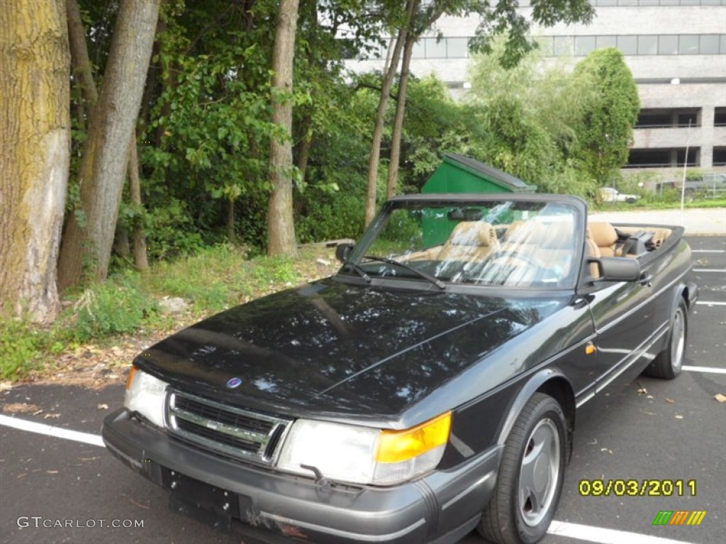 Black Metallic Saab 900