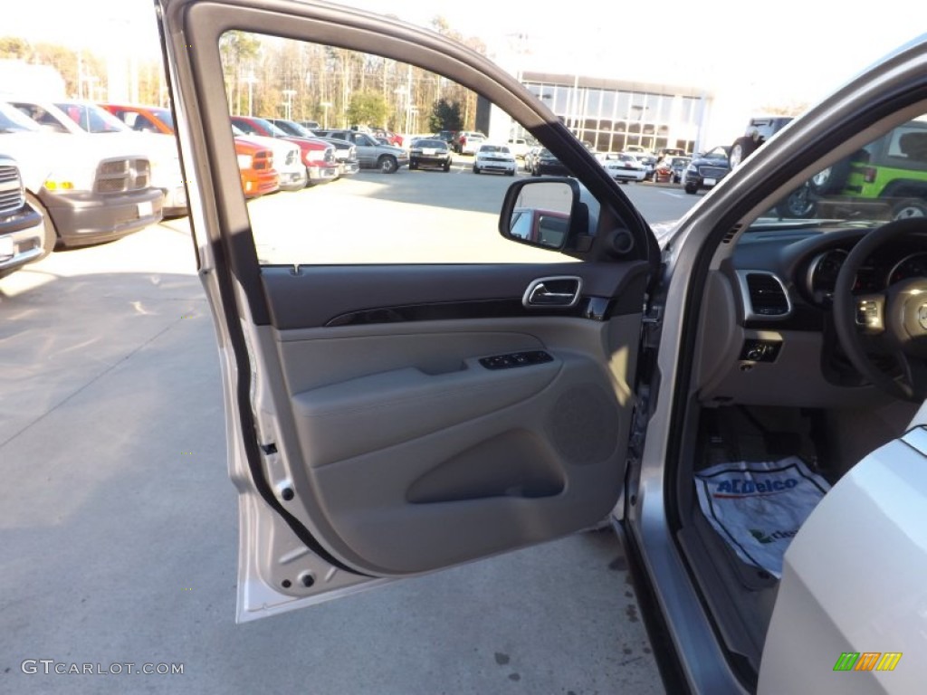 2013 Grand Cherokee Laredo - Bright Silver Metallic / Dark Graystone/Medium Graystone photo #13