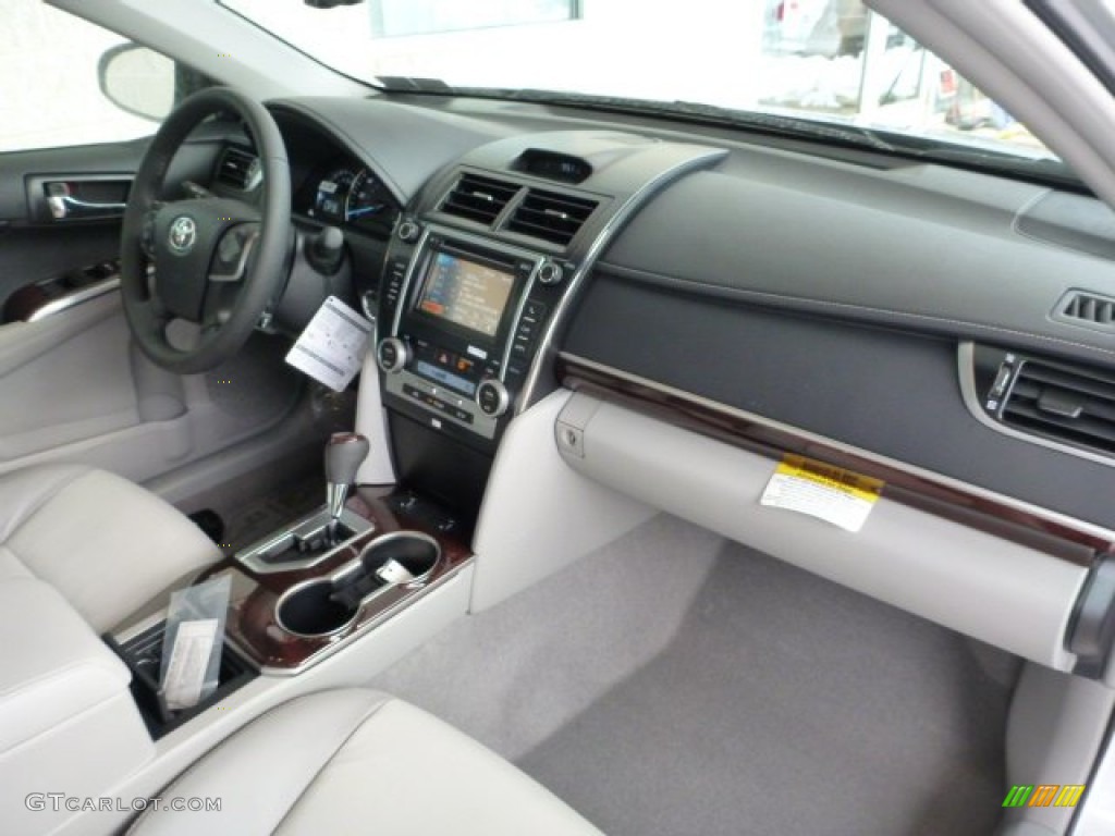 2013 Toyota Camry XLE Ash Dashboard Photo #75308089