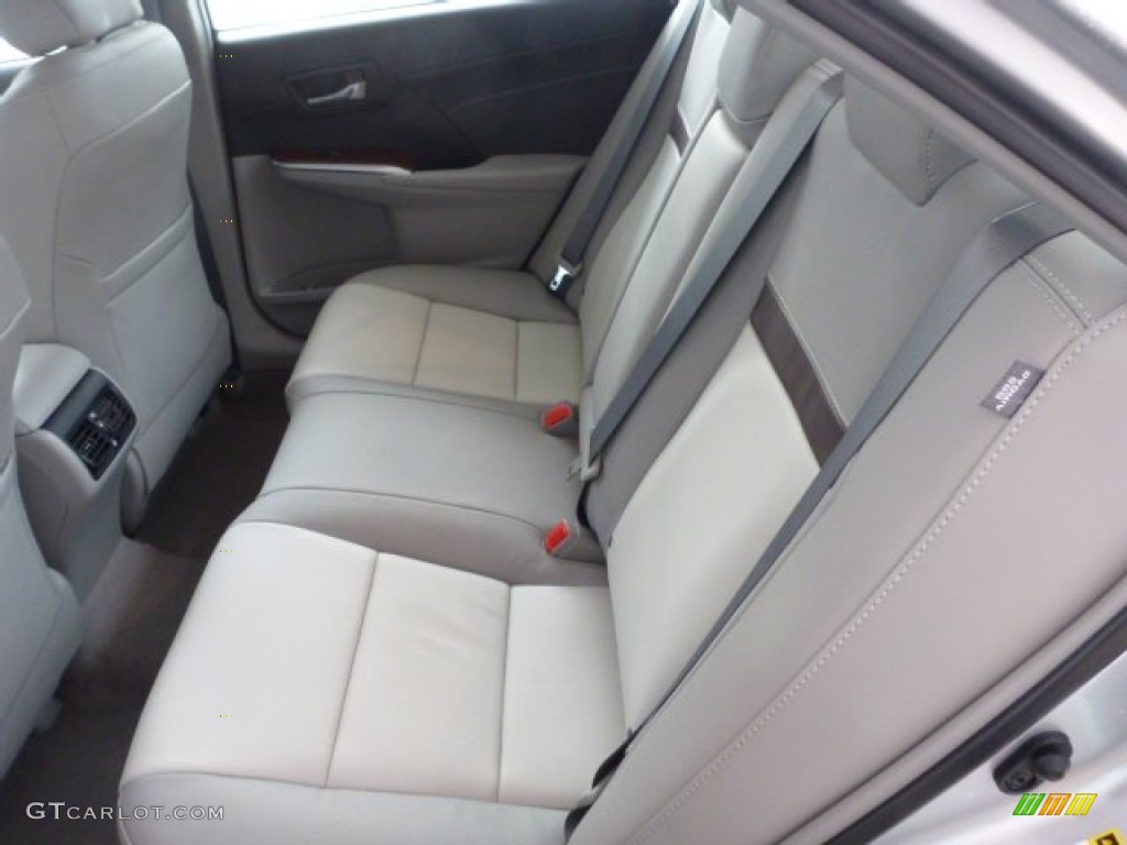 2013 Toyota Camry XLE Rear Seat Photo #75308124