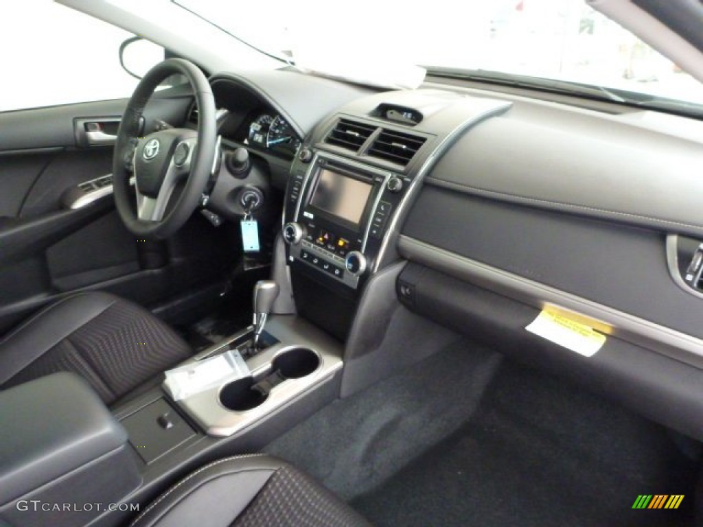 2013 Toyota Camry SE Black Dashboard Photo #75308391
