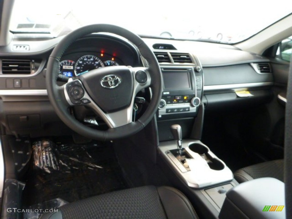 2013 Camry SE - Classic Silver Metallic / Black photo #15