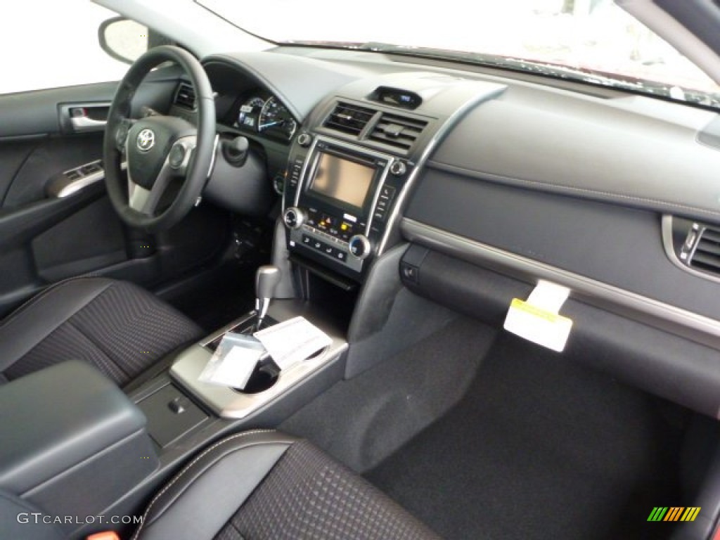 2013 Toyota Camry SE V6 Black Dashboard Photo #75308551