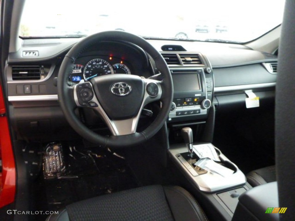 2013 Toyota Camry SE V6 Black Dashboard Photo #75308595